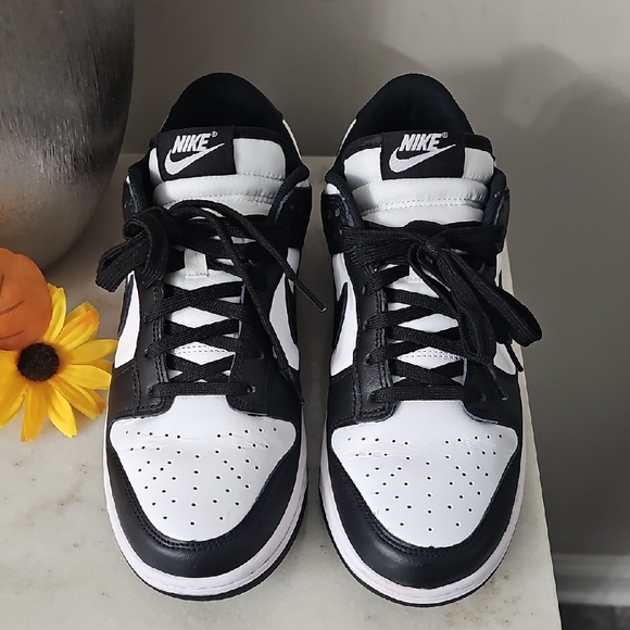 Nike Dunk Low Pandas - Picture 1 of 8